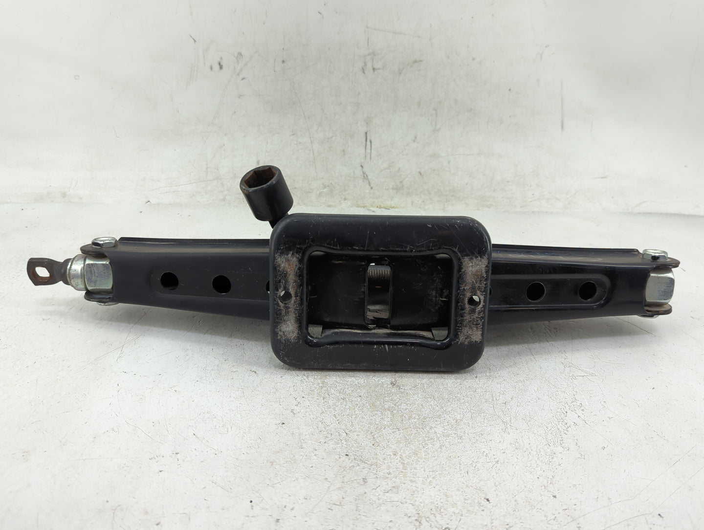 2013 Hyundai Elantra Spare Scissor Car Jack - Oemusedautoparts1.com