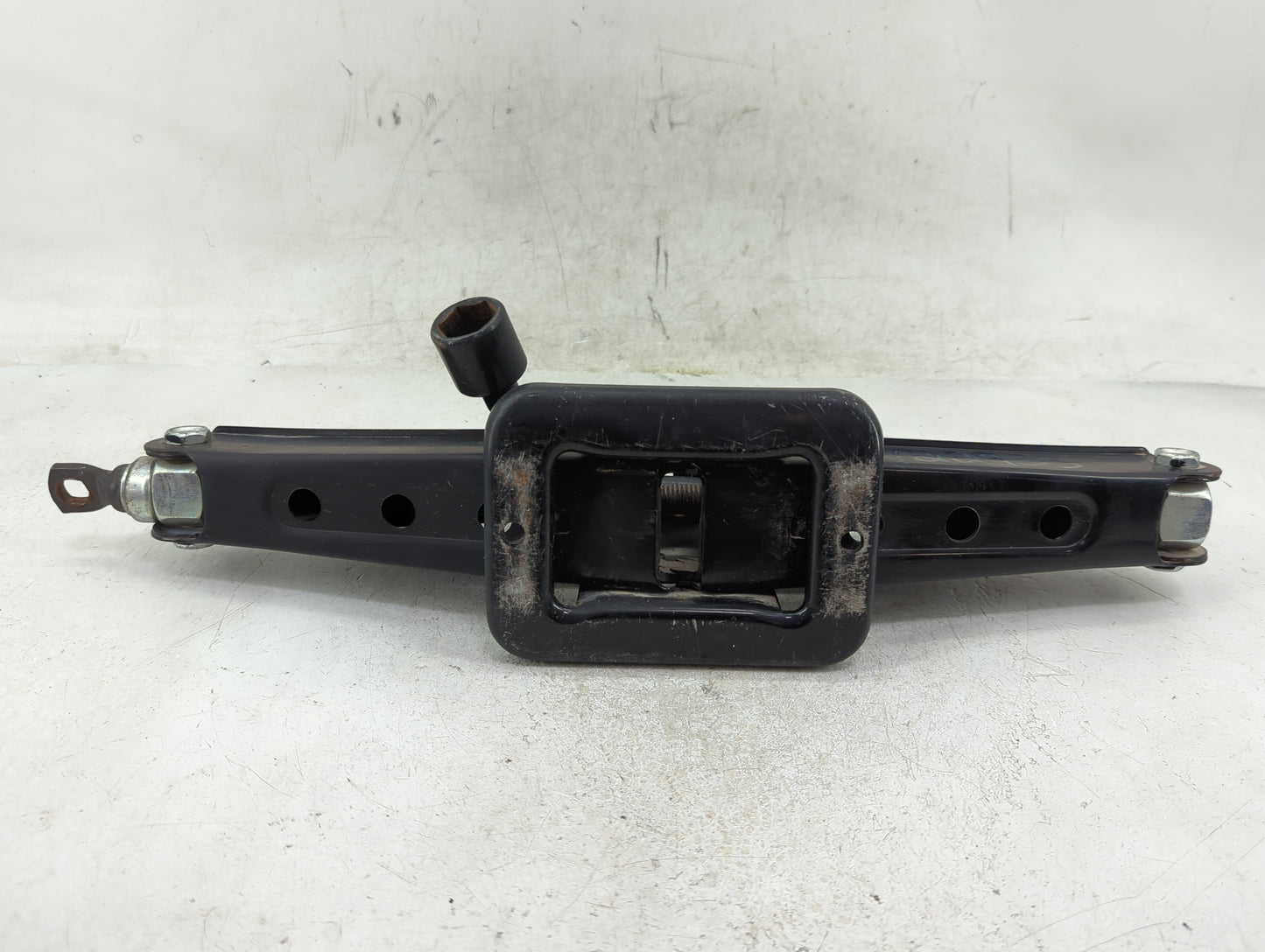 2013 Hyundai Elantra Spare Scissor Car Jack - Oemusedautoparts1.com