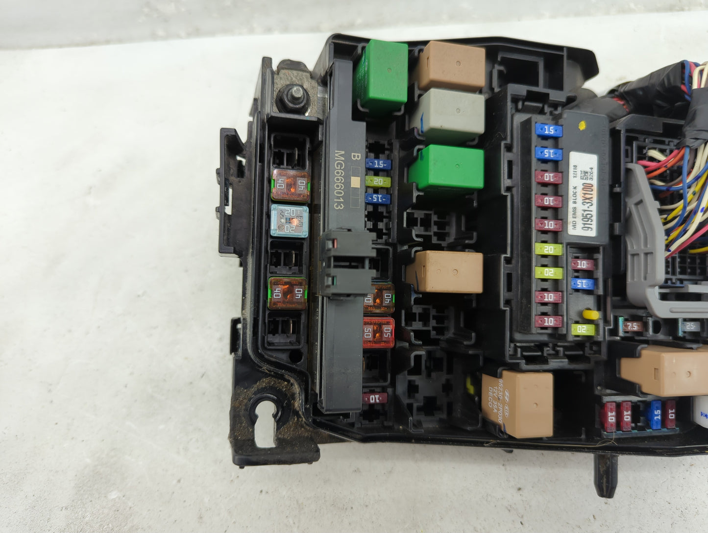 2011-2013 Hyundai Elantra Fusebox Fuse Box Panel Relay Module Fits Fits 2011 2012 2013 OEM Used Auto Parts - Oemusedautopart
