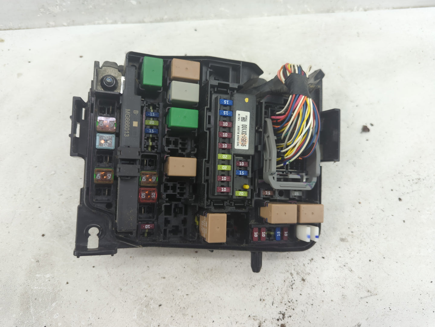 2011-2013 Hyundai Elantra Fusebox Fuse Box Panel Relay Module Fits Fits 2011 2012 2013 OEM Used Auto Parts - Oemusedautopart