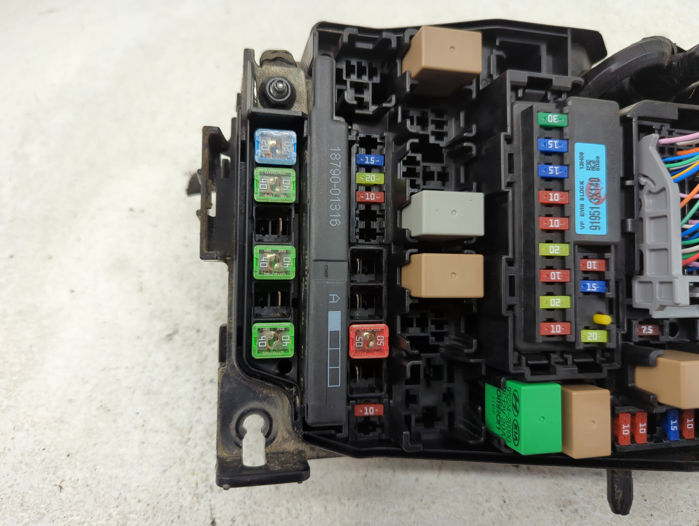 2011-2013 Hyundai Elantra Fusebox Fuse Box Panel Relay Module P/N:91950-A5712 Fits Fits 2011 2012 2013 OEM Used Auto Parts -