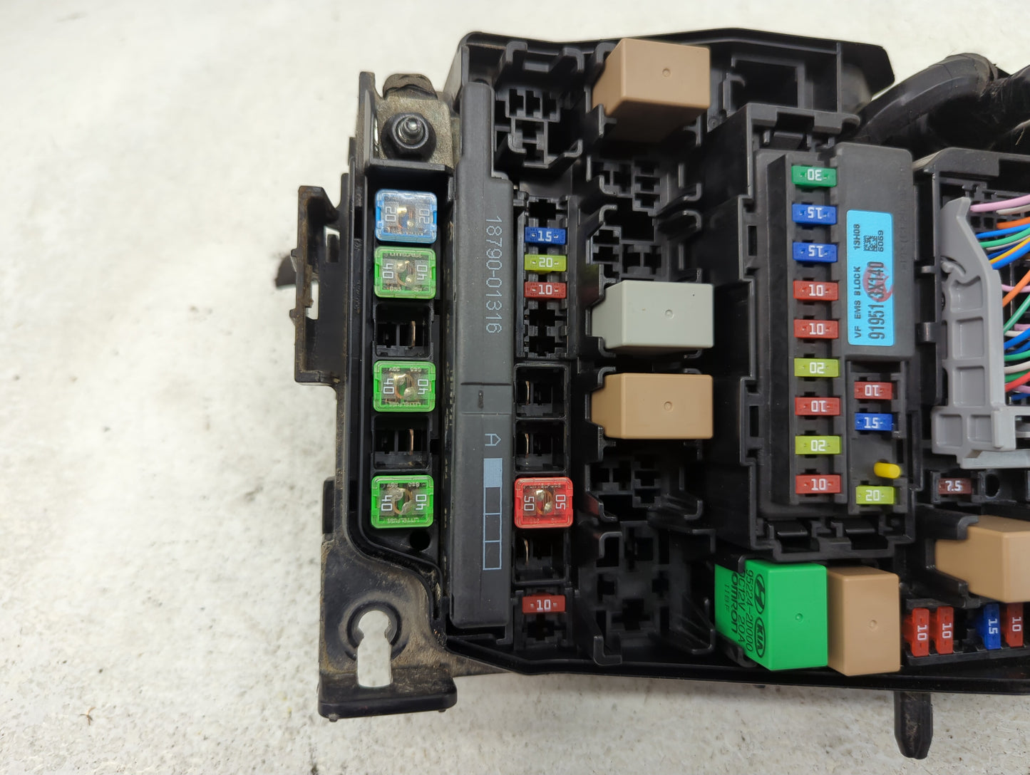 2011-2013 Hyundai Elantra Fusebox Fuse Box Panel Relay Module P/N:91950-A5712 Fits Fits 2011 2012 2013 OEM Used Auto Parts -