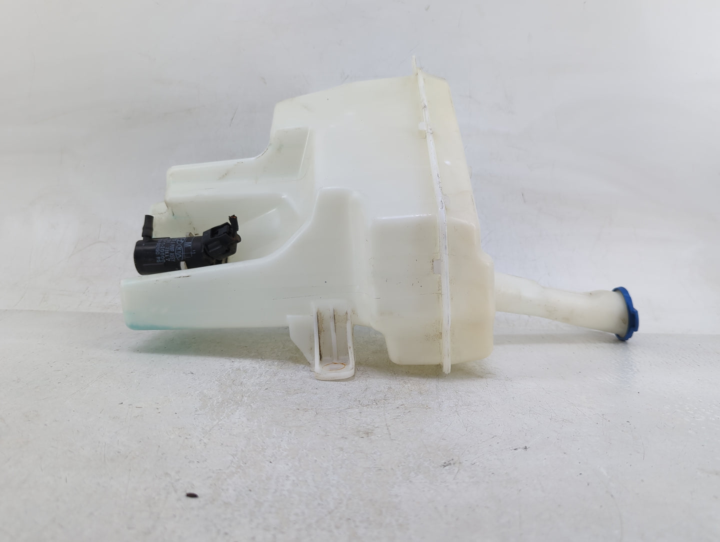 2011-2013 Hyundai Elantra Windshield Washer Fluid Reservoir Bottle Oem - Oemusedautoparts1.com