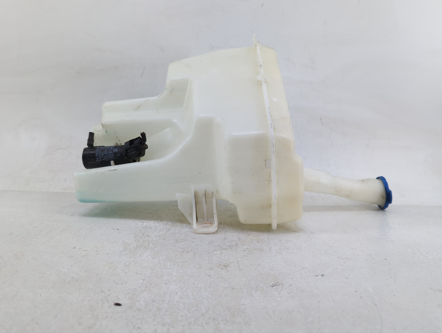 2011-2013 Hyundai Elantra Windshield Washer Fluid Reservoir Bottle Oem - Oemusedautoparts1.com