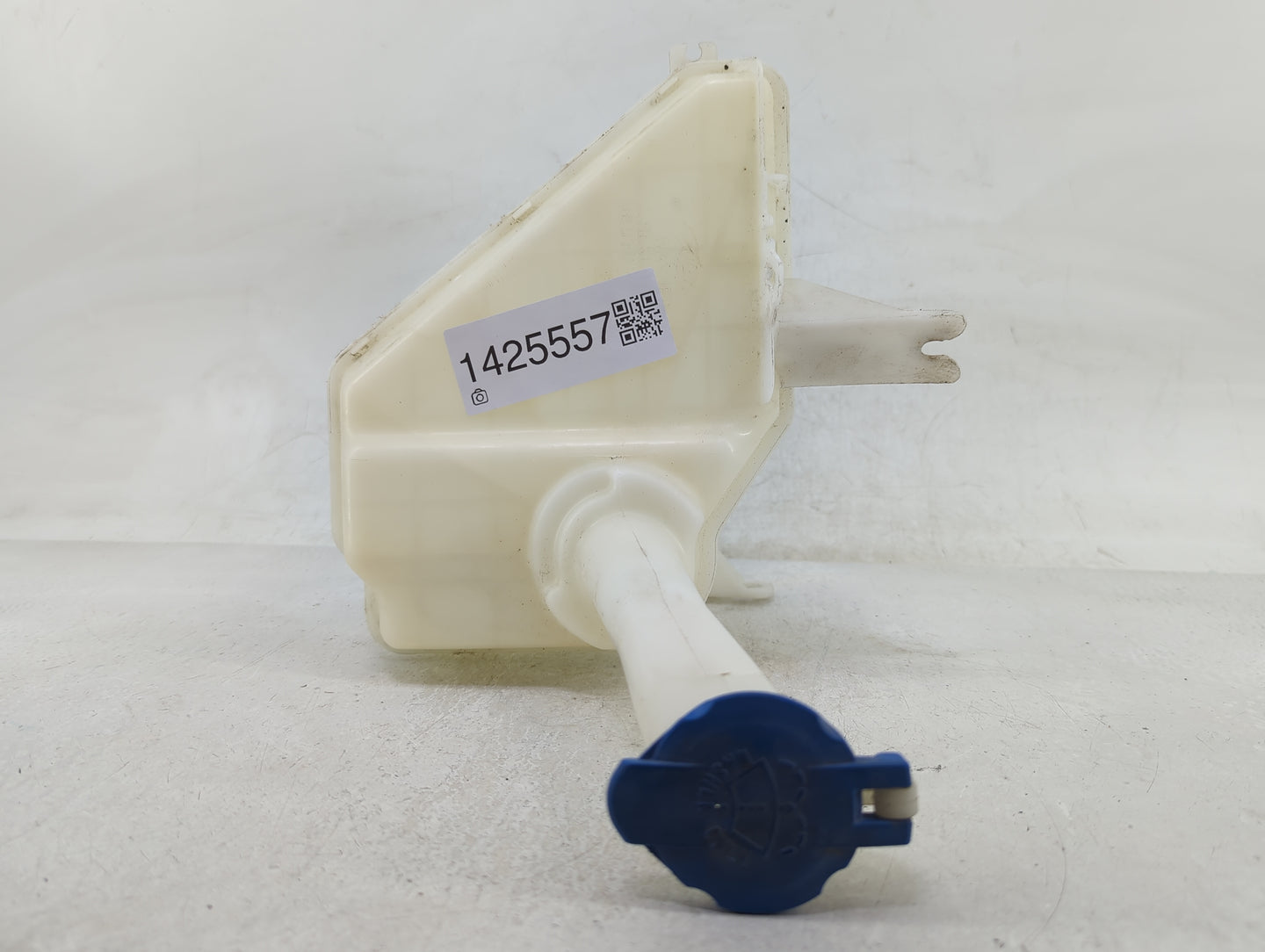 2011-2013 Hyundai Elantra Windshield Washer Fluid Reservoir Bottle Oem - Oemusedautoparts1.com