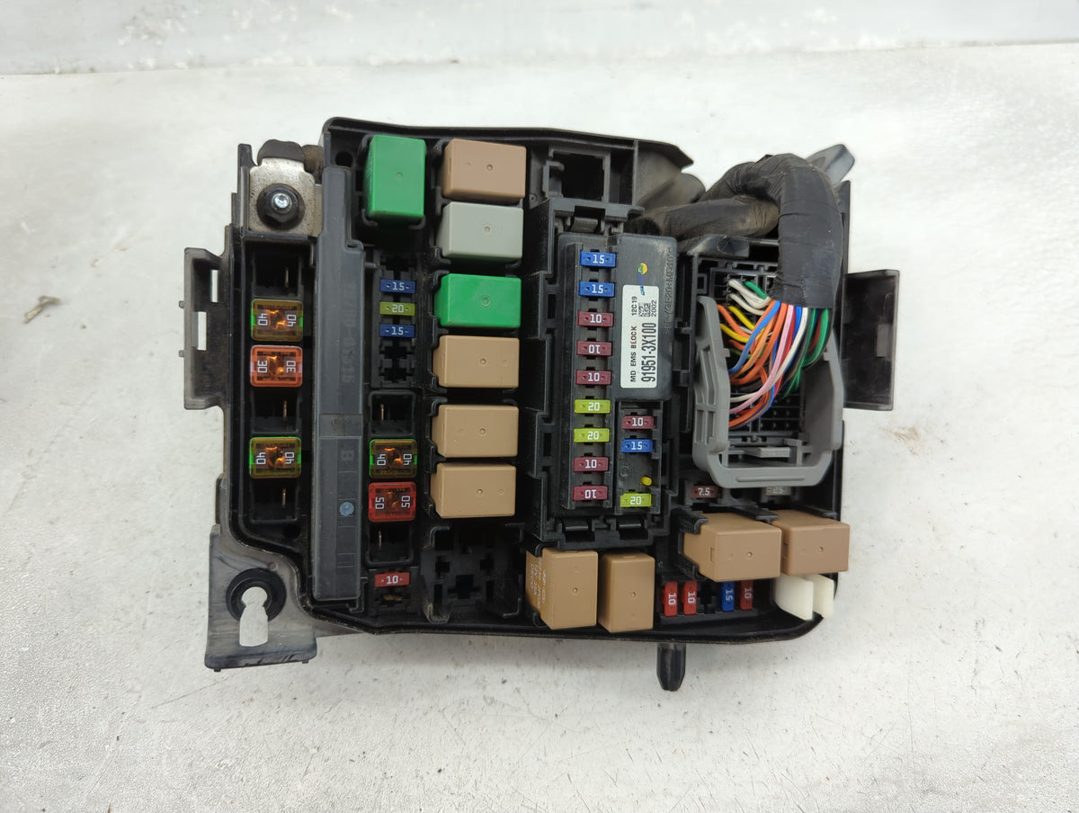 2013 Hyundai Elantra Fusebox Fuse Box Panel Relay Module P/N:91950-3X510 Fits OEM Used Auto Parts - Oemusedautoparts1.com