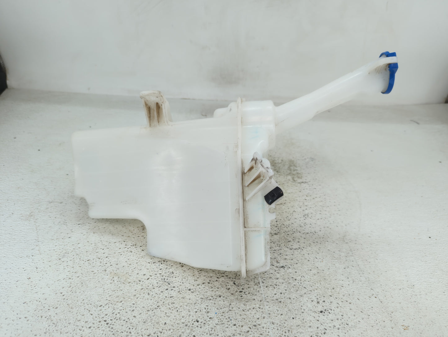 2011-2013 Hyundai Elantra Windshield Washer Fluid Reservoir Bottle Oem 1432524 - Oemusedautoparts1.com