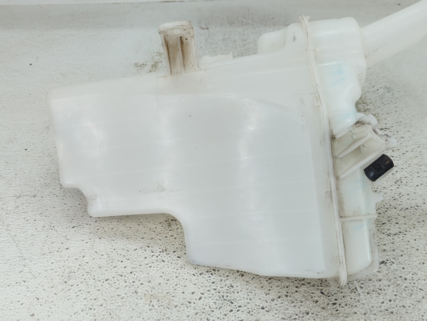 2011-2013 Hyundai Elantra Windshield Washer Fluid Reservoir Bottle Oem 1432524 - Oemusedautoparts1.com