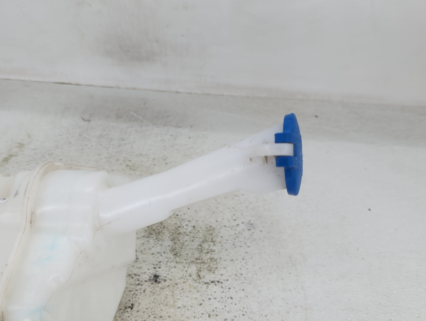 2011-2013 Hyundai Elantra Windshield Washer Fluid Reservoir Bottle Oem 1432524 - Oemusedautoparts1.com