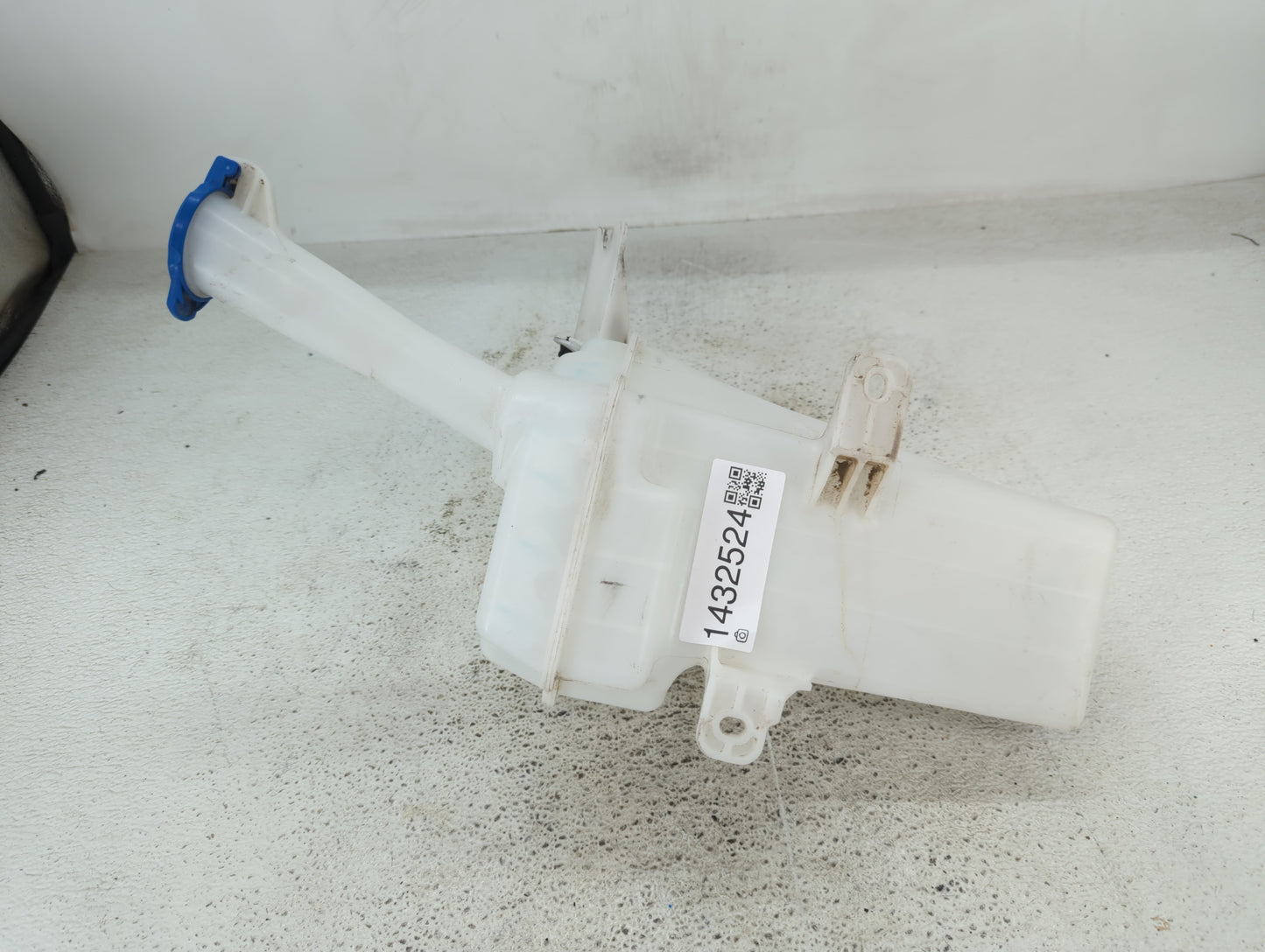 2011-2013 Hyundai Elantra Windshield Washer Fluid Reservoir Bottle Oem 1432524 - Oemusedautoparts1.com