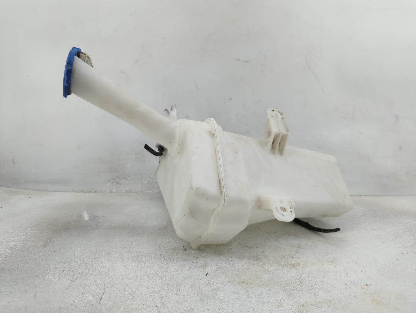 2011-2013 Hyundai Elantra Windshield Washer Fluid Reservoir Bottle Oem - Oemusedautoparts1.com