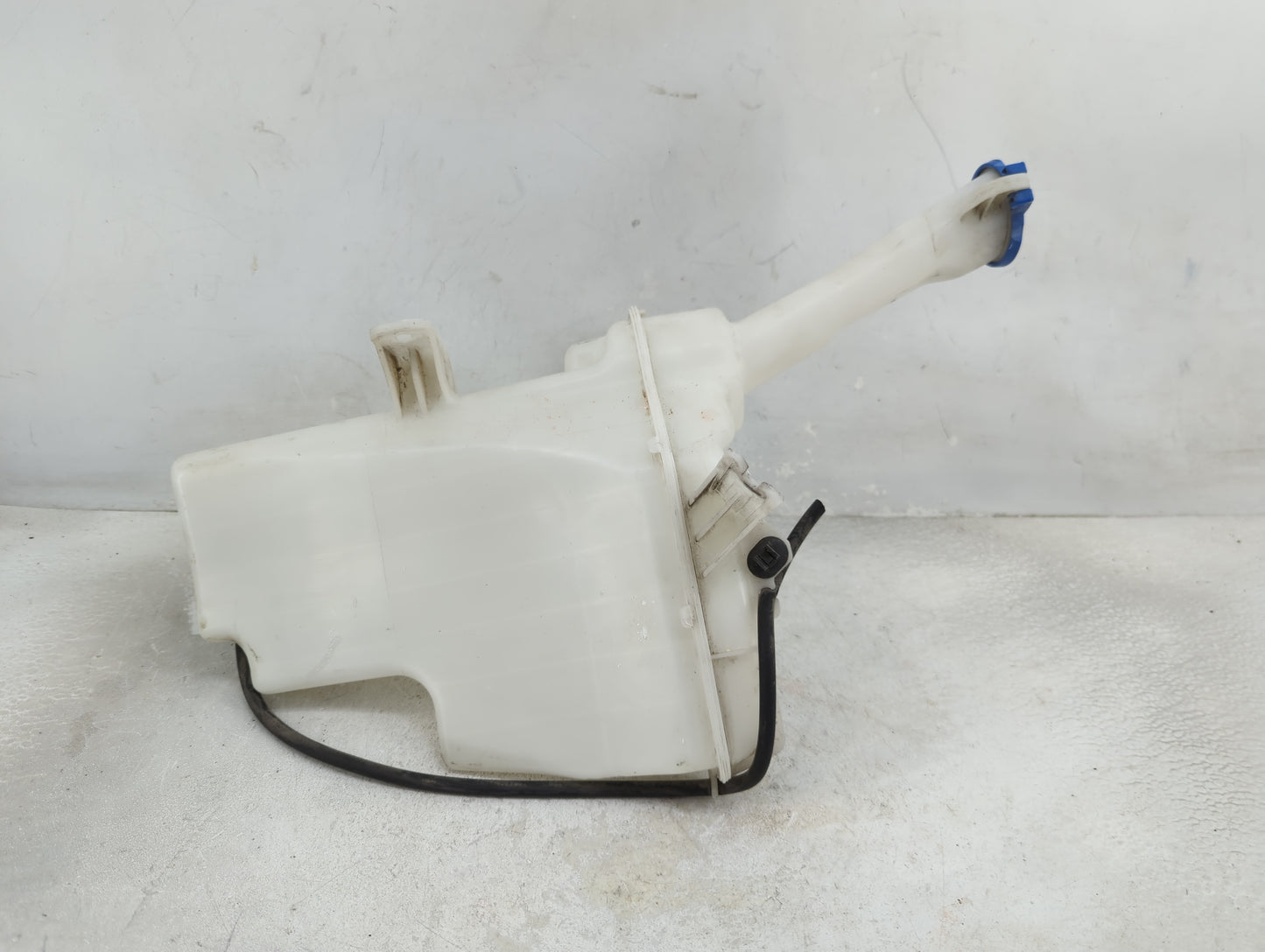 2011-2013 Hyundai Elantra Windshield Washer Fluid Reservoir Bottle Oem - Oemusedautoparts1.com