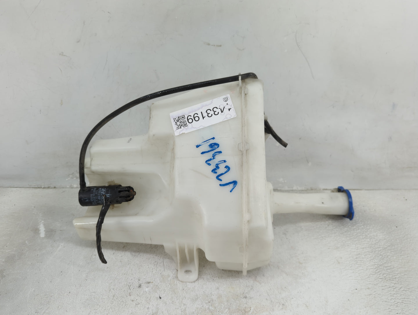 2011-2013 Hyundai Elantra Windshield Washer Fluid Reservoir Bottle Oem - Oemusedautoparts1.com