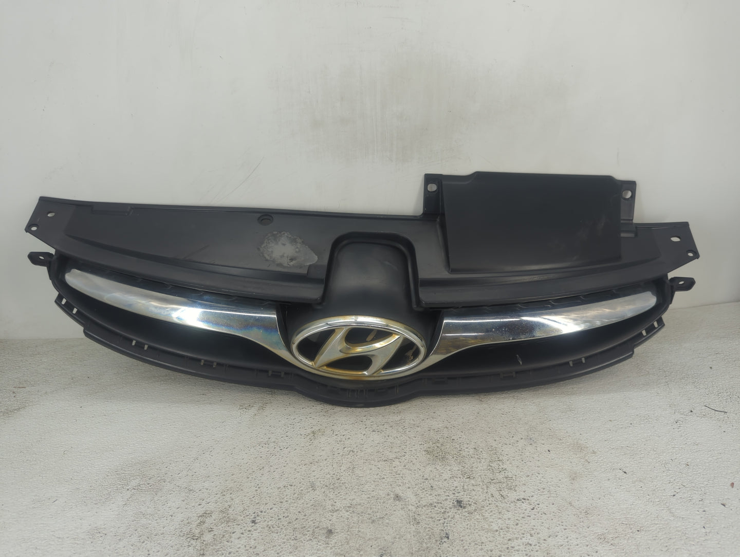 2011-2013 Hyundai Elantra Front Grille Bumper Not Included - Oemusedautoparts1.com