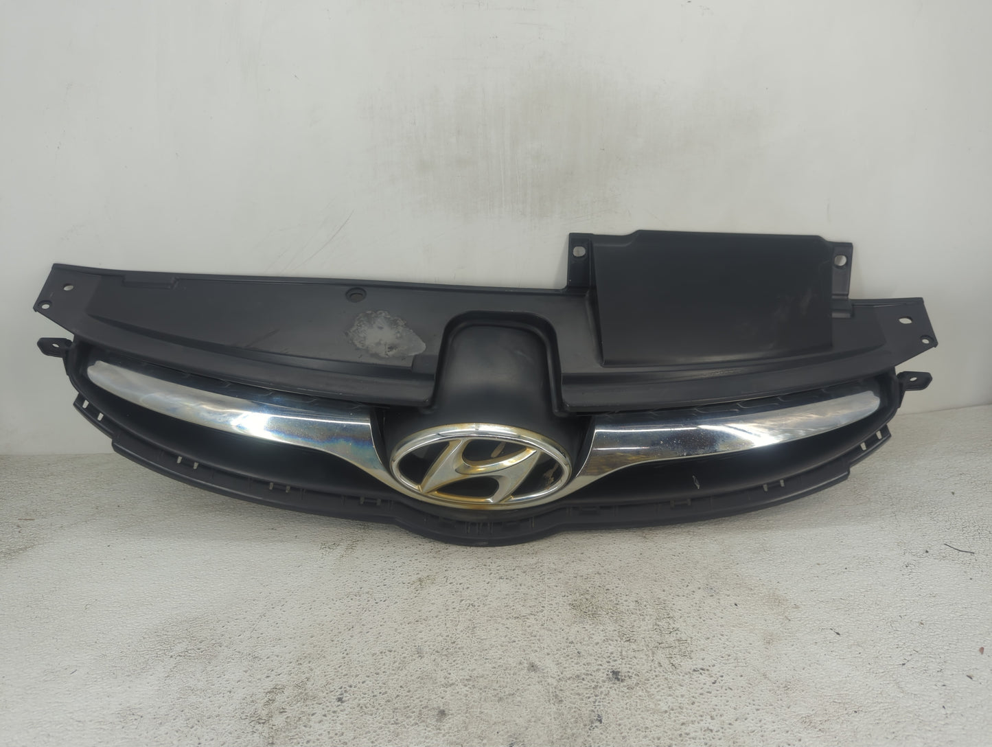 2011-2013 Hyundai Elantra Front Grille Bumper Not Included - Oemusedautoparts1.com