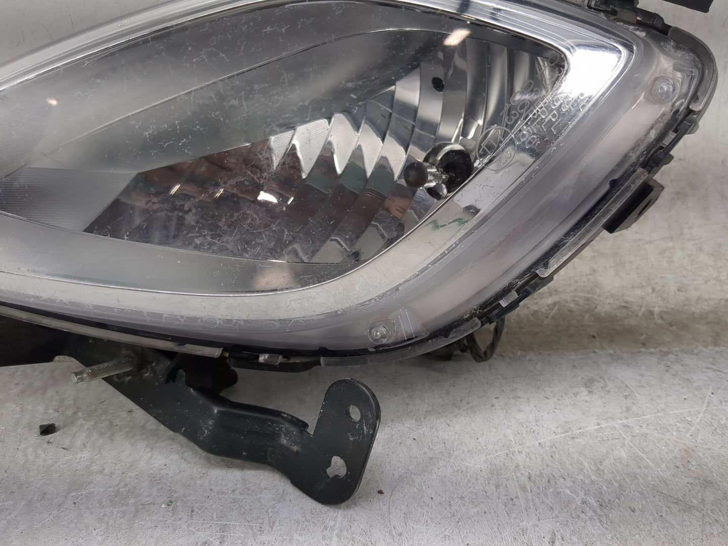 2011-2013 Hyundai Elantra Driver Left Oem Front Light Lamp - Oemusedautoparts1.com