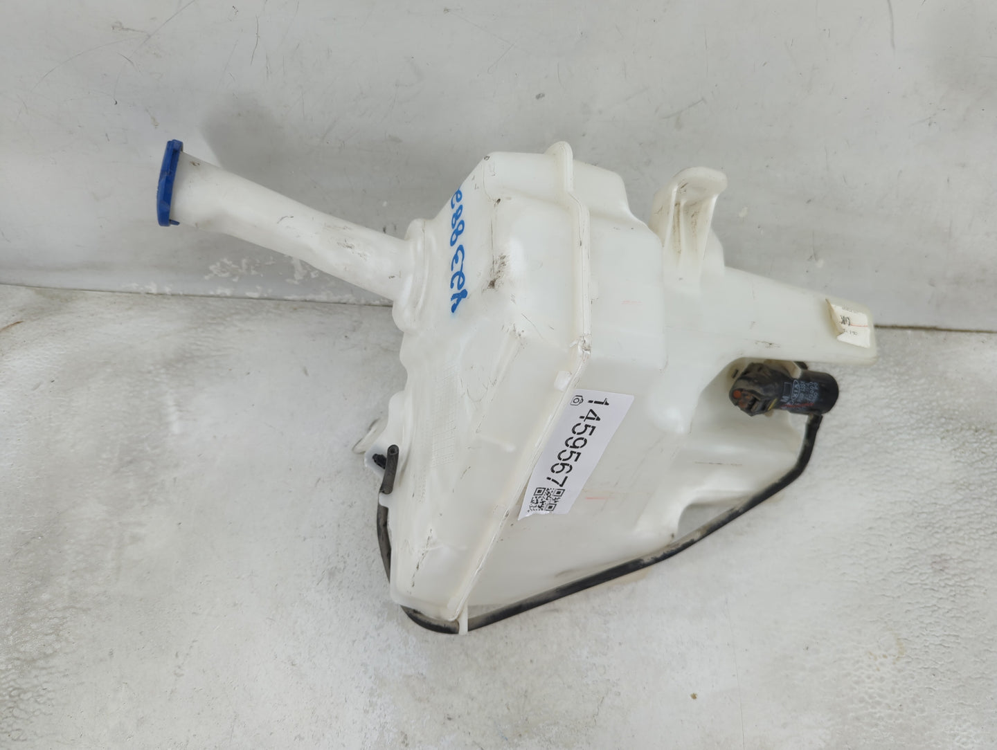 2011-2013 Hyundai Elantra Windshield Washer Fluid Reservoir Bottle Oem 1459567 - Oemusedautoparts1.com