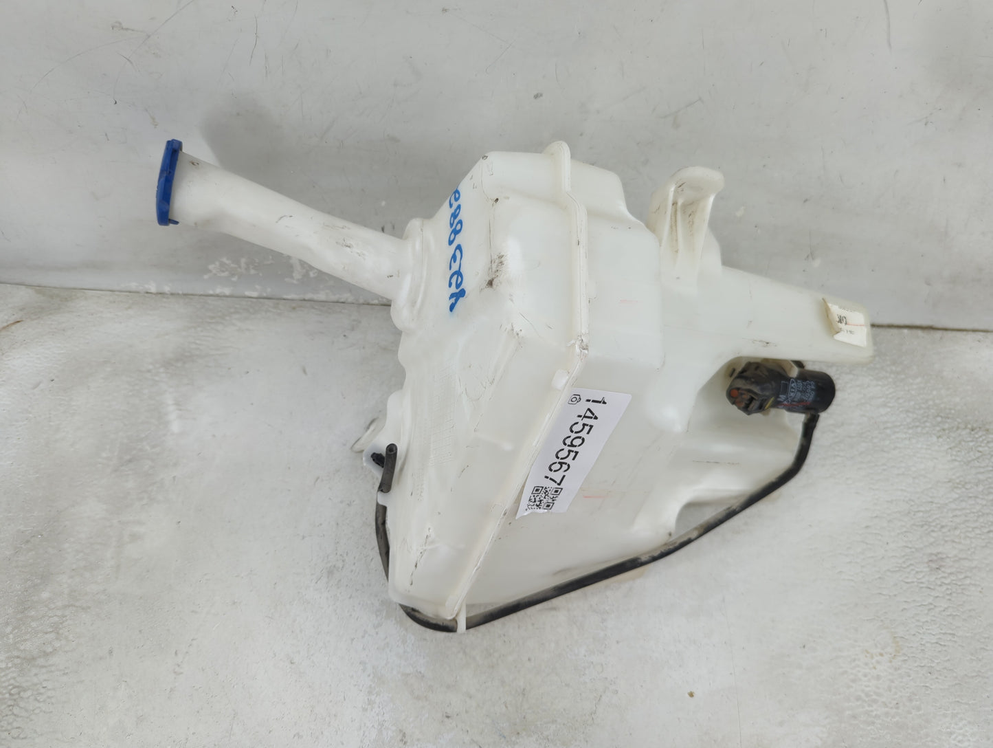 2011-2013 Hyundai Elantra Windshield Washer Fluid Reservoir Bottle Oem 1459567 - Oemusedautoparts1.com