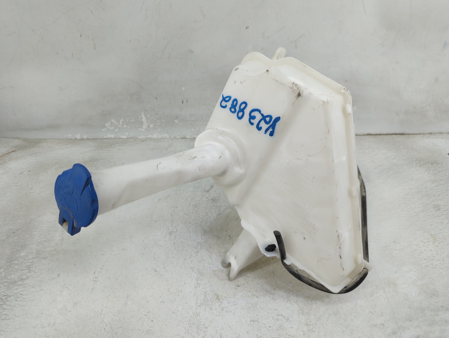 2011-2013 Hyundai Elantra Windshield Washer Fluid Reservoir Bottle Oem 1459567 - Oemusedautoparts1.com