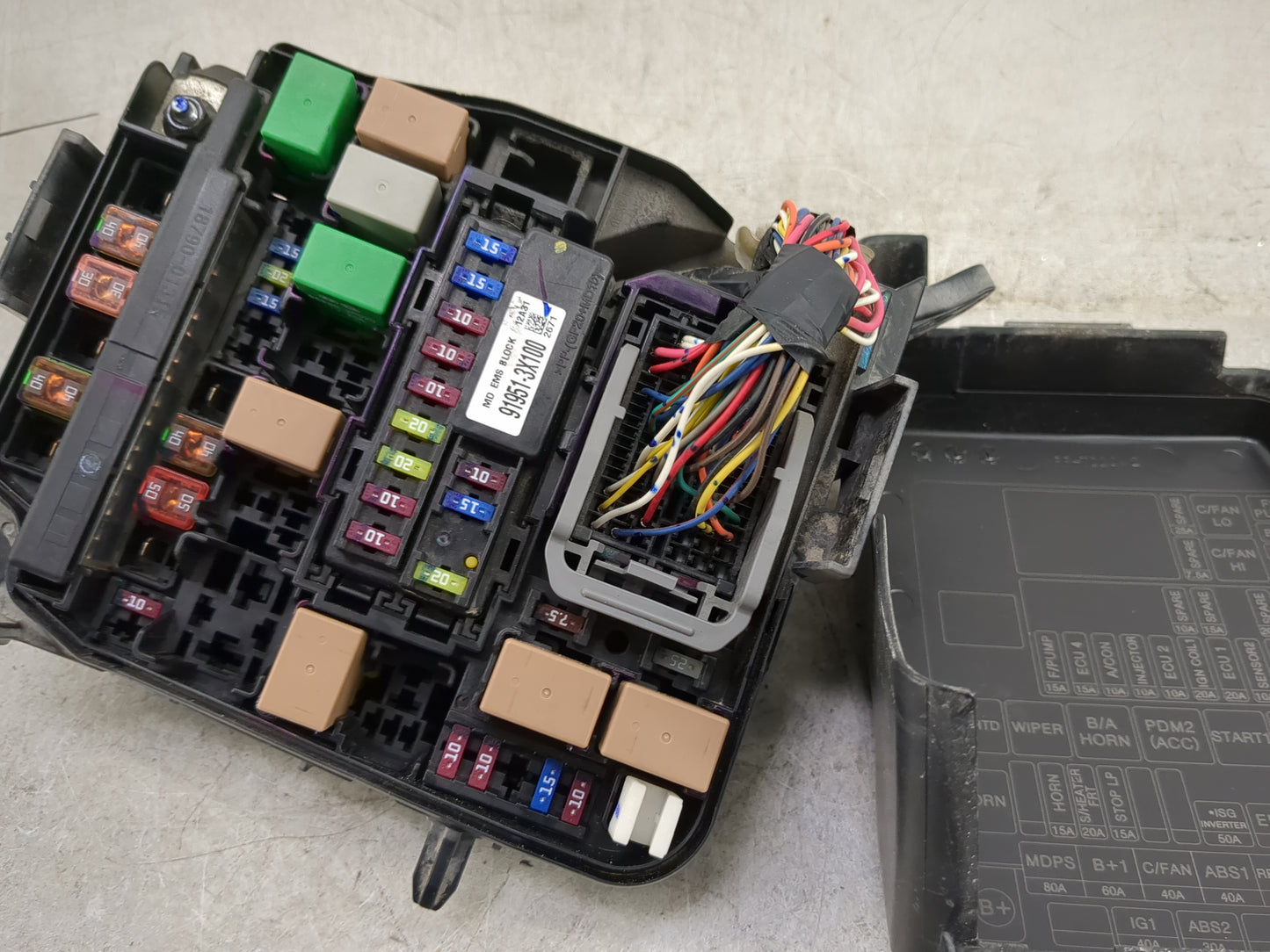 2011-2013 Hyundai Elantra Fusebox Fuse Box Panel Relay Module P/N:91951-3X100 91950-3X71, 91430-3X051 Fits Fits 2011 2012 20