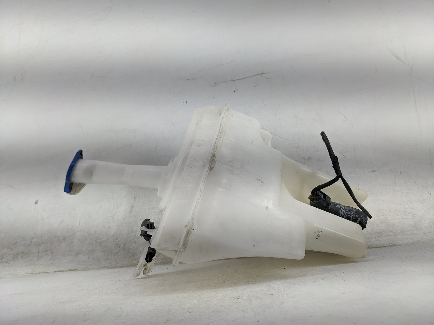 2011-2013 Hyundai Elantra Windshield Washer Fluid Reservoir Bottle Oem 1467113 - Oemusedautoparts1.com