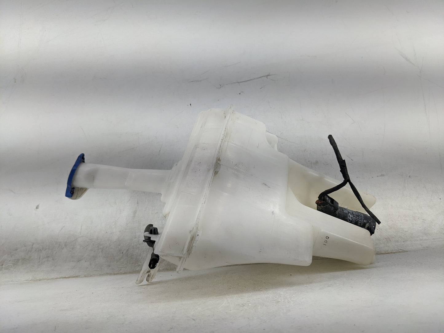 2011-2013 Hyundai Elantra Windshield Washer Fluid Reservoir Bottle Oem 1467113 - Oemusedautoparts1.com
