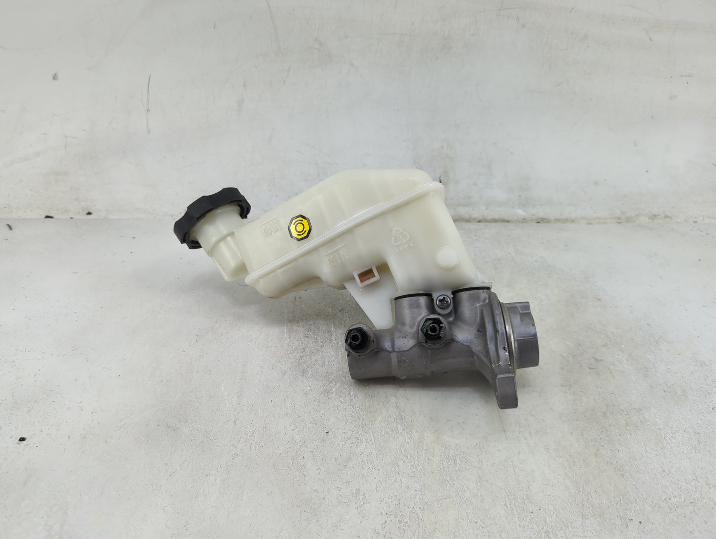 2011-2016 Hyundai Elantra Brake Master Cylinder 1490293 - Oemusedautoparts1.com