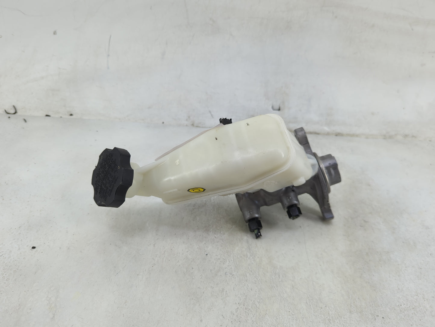 2011-2016 Hyundai Elantra Brake Master Cylinder 1490293 - Oemusedautoparts1.com