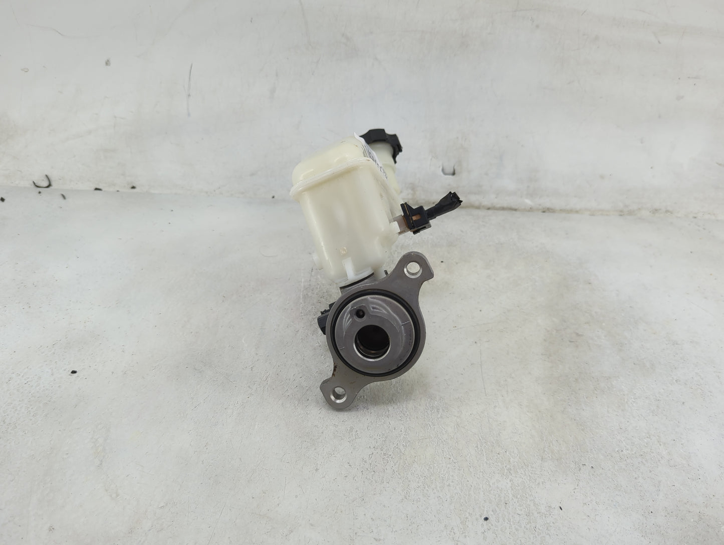 2011-2016 Hyundai Elantra Brake Master Cylinder 1490293 - Oemusedautoparts1.com