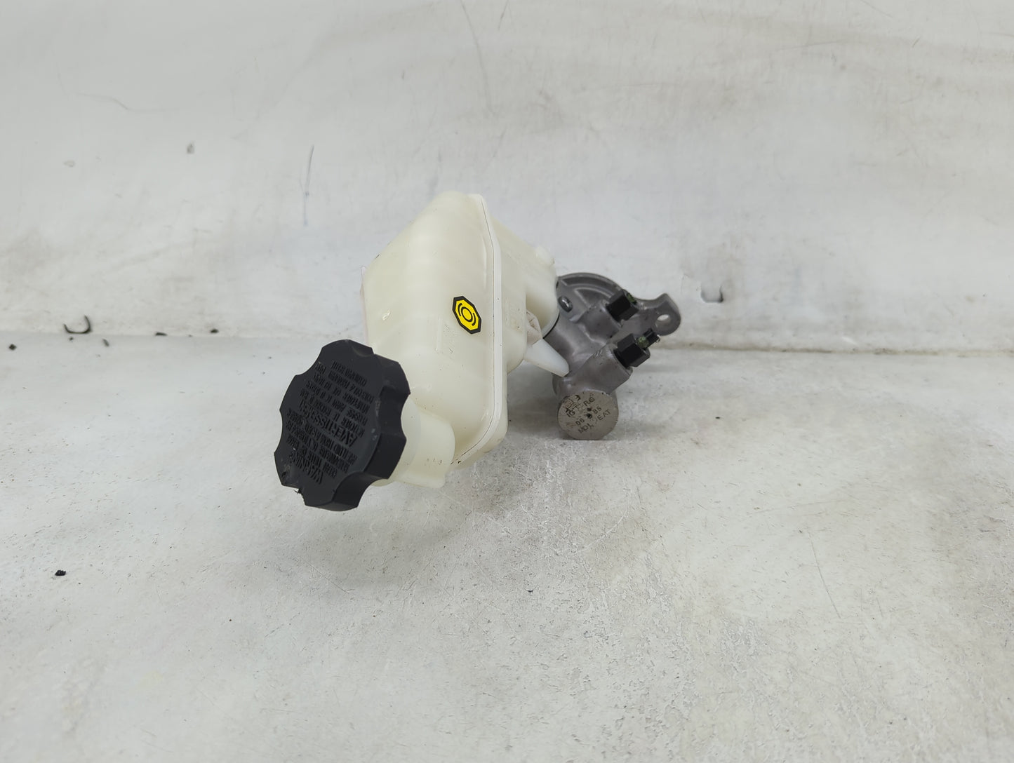 2011-2016 Hyundai Elantra Brake Master Cylinder 1490293 - Oemusedautoparts1.com