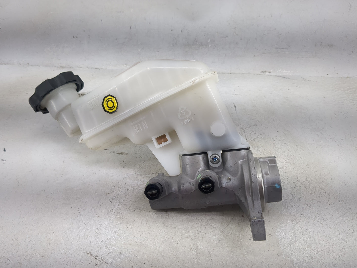 2011-2016 Hyundai Elantra Brake Master Cylinder 1491082 - Oemusedautoparts1.com
