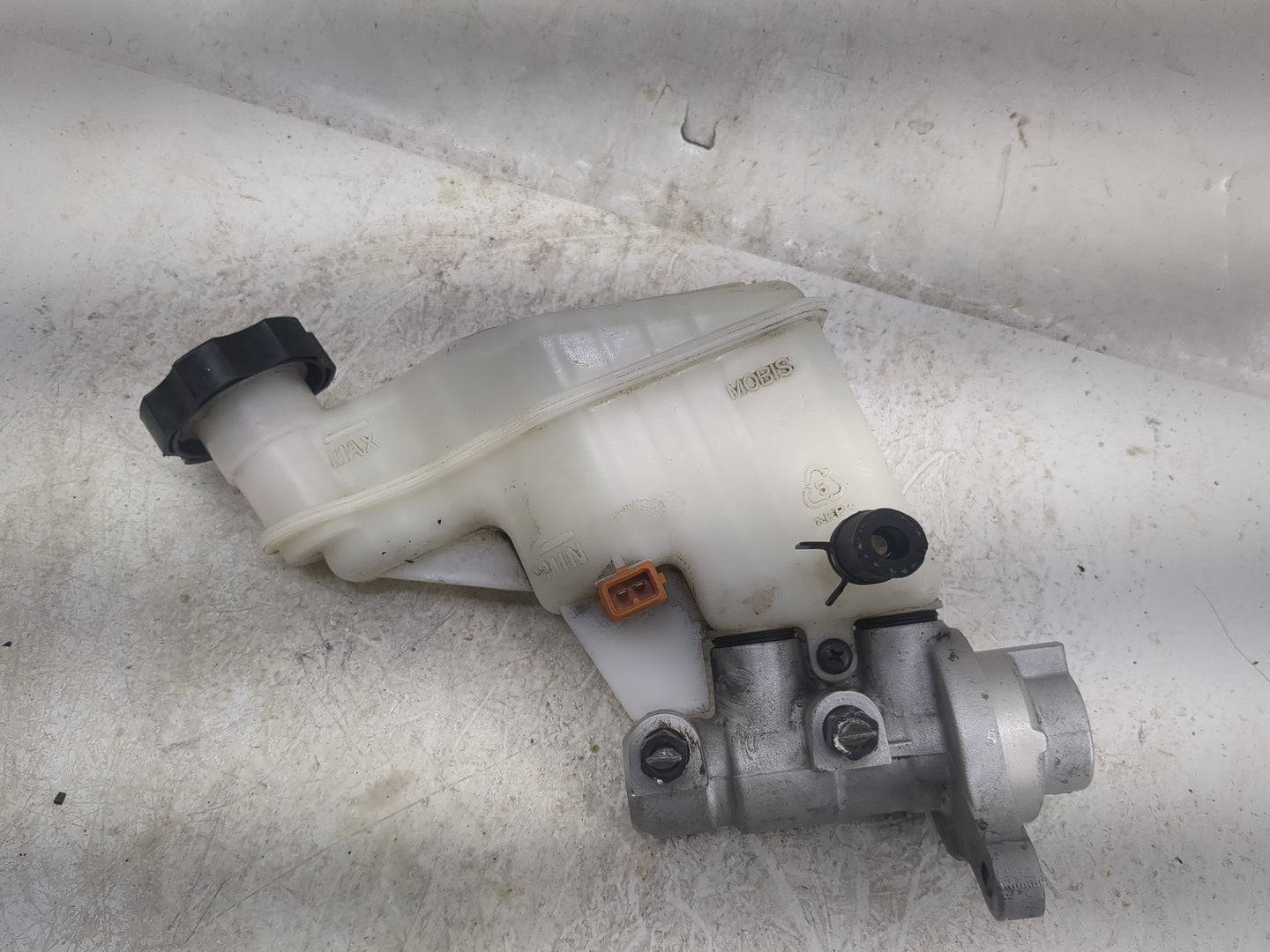 2013 Hyundai Elantra Brake Master Cylinder - Oemusedautoparts1.com