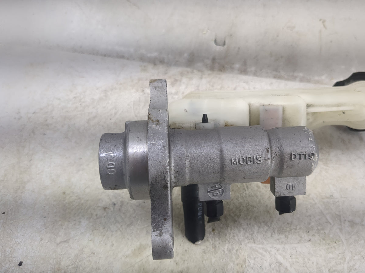 2013 Hyundai Elantra Brake Master Cylinder - Oemusedautoparts1.com