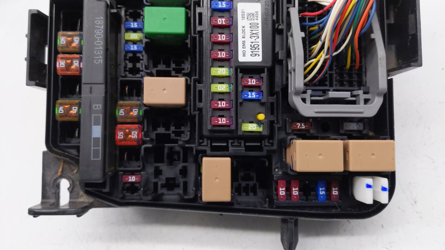 2011-2013 Hyundai Elantra Fusebox Fuse Box Panel Relay Module P/N:1302260016 VS912003Y074UA Fits Fits 2011 2012 2013 OEM Use
