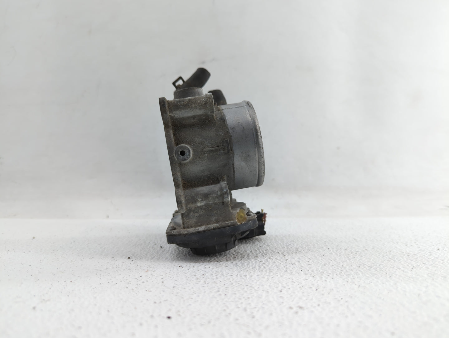 2013-2014 Hyundai Elantra Throttle Body P/N:35100-2E400 Fits Fits 2012 2013 2014 2015 2016 2018 2019 OEM Used Auto Parts - O