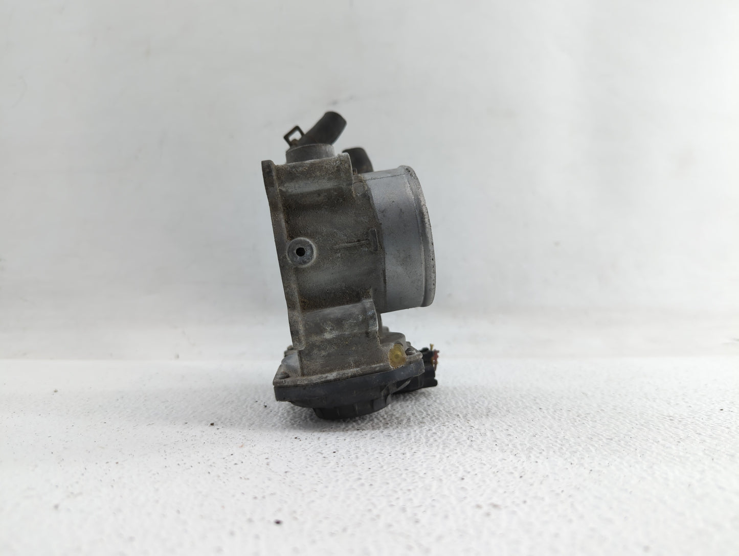 2013-2014 Hyundai Elantra Throttle Body P/N:35100-2E400 Fits Fits 2012 2013 2014 2015 2016 2018 2019 OEM Used Auto Parts - O