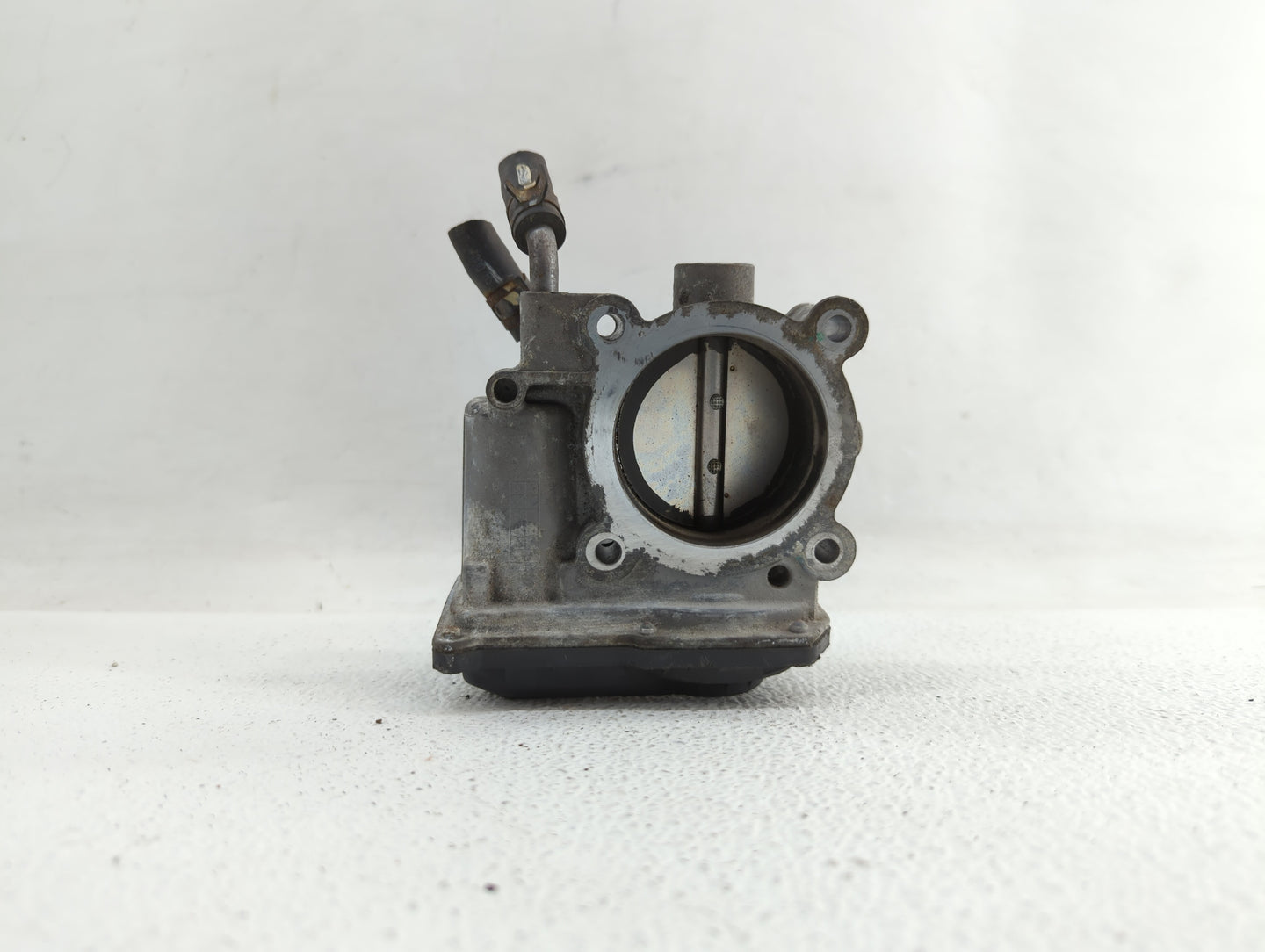2013-2014 Hyundai Elantra Throttle Body P/N:35100-2E400 Fits Fits 2012 2013 2014 2015 2016 2018 2019 OEM Used Auto Parts - O