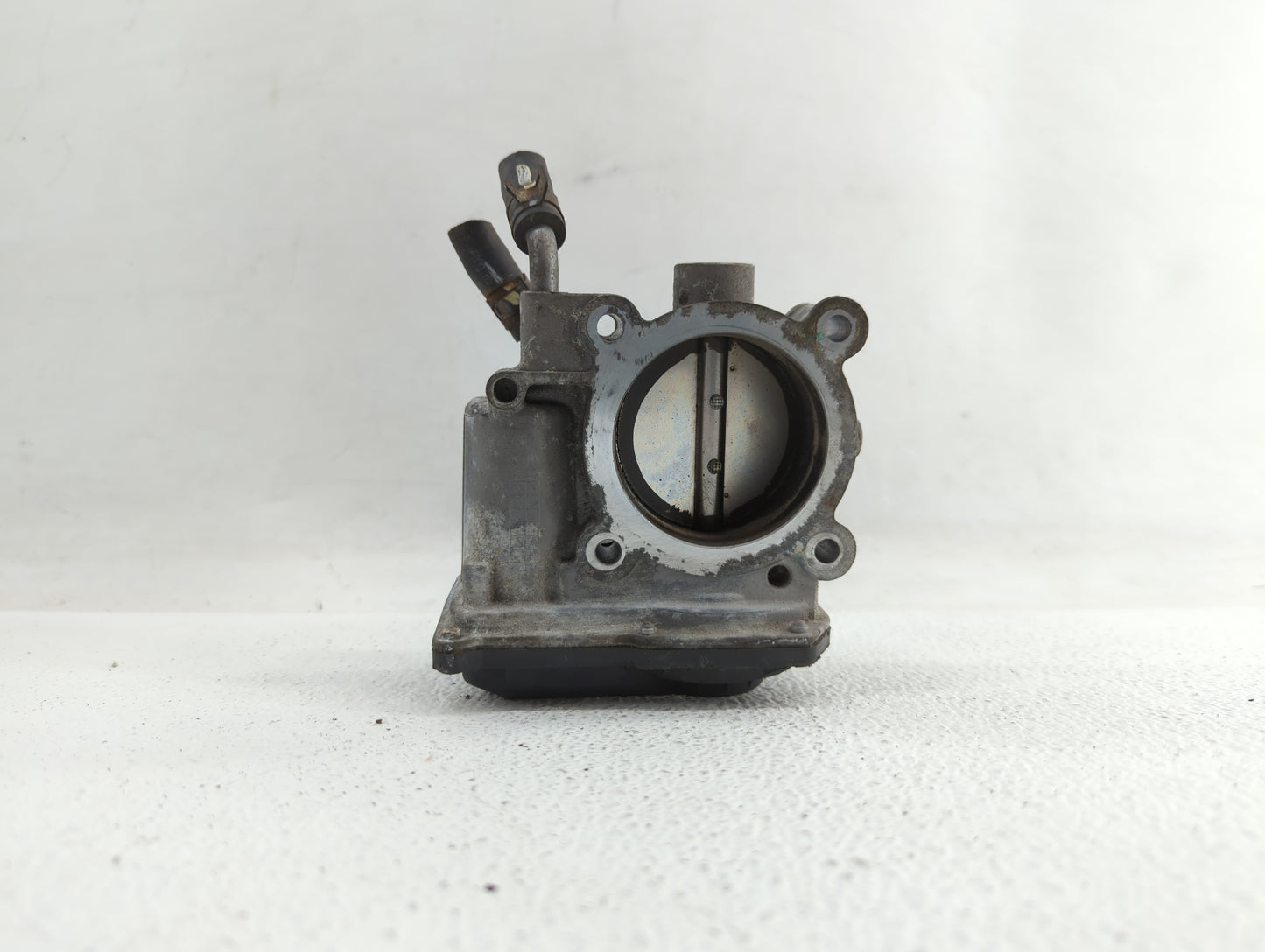 2013-2014 Hyundai Elantra Throttle Body P/N:35100-2E400 Fits Fits 2012 2013 2014 2015 2016 2018 2019 OEM Used Auto Parts - O