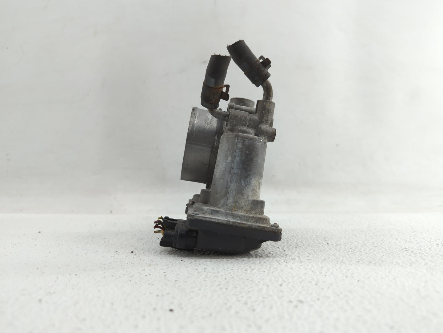 2013-2014 Hyundai Elantra Throttle Body P/N:35100-2E400 Fits Fits 2012 2013 2014 2015 2016 2018 2019 OEM Used Auto Parts - O