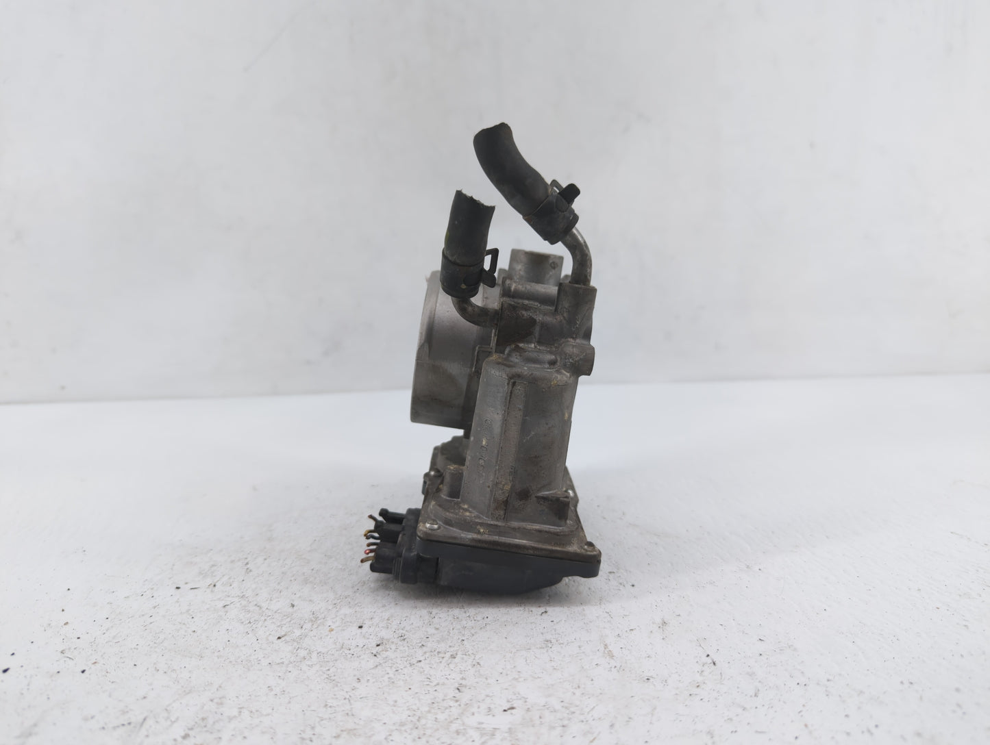 2013-2014 Hyundai Elantra Throttle Body P/N:35100-2E400 35100-2E000 Fits Fits 2012 2013 2014 2015 2016 2018 2019 OEM Used Au