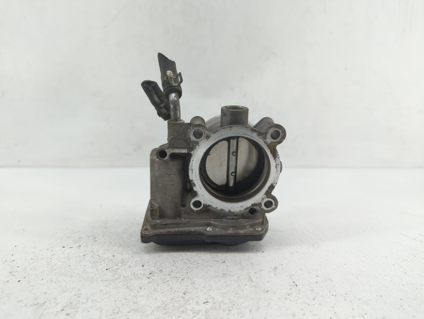 2013-2014 Hyundai Elantra Throttle Body P/N:35100-2E400 35100-2E000 Fits Fits 2012 2013 2014 2015 2016 2018 2019 OEM Used Au