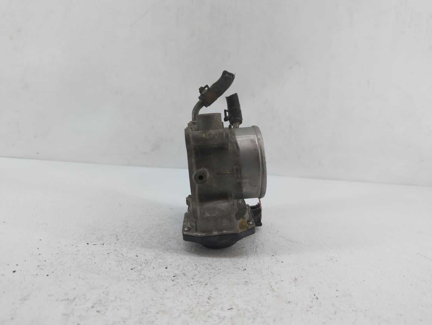 2013-2014 Hyundai Elantra Throttle Body P/N:35100-2E400 35100-2E000 Fits Fits 2012 2013 2014 2015 2016 2018 2019 OEM Used Au