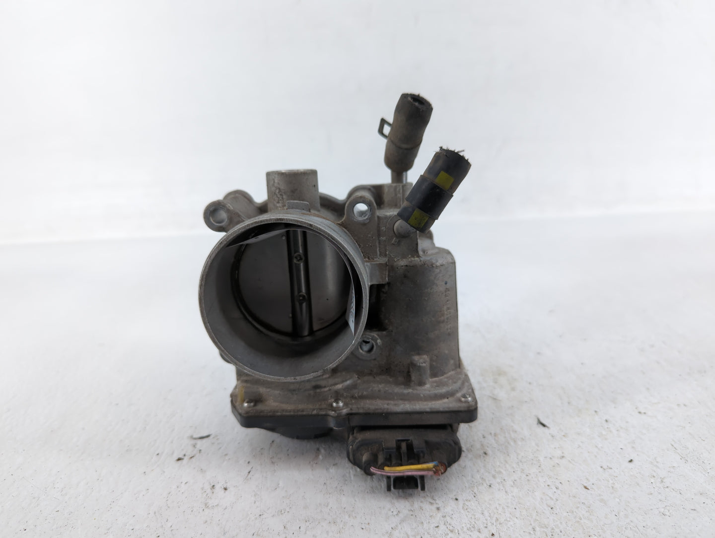 2013-2014 Hyundai Elantra Throttle Body P/N:35100-2E400 35100-2E000 Fits Fits 2012 2013 2014 2015 2016 2018 2019 2020 2021 O