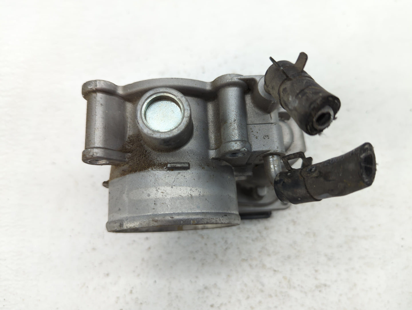 2013-2014 Hyundai Elantra Throttle Body P/N:35100-2Z000 Fits Fits 2012 2013 2014 2015 2016 2018 2019 2020 2021 OEM Used Auto