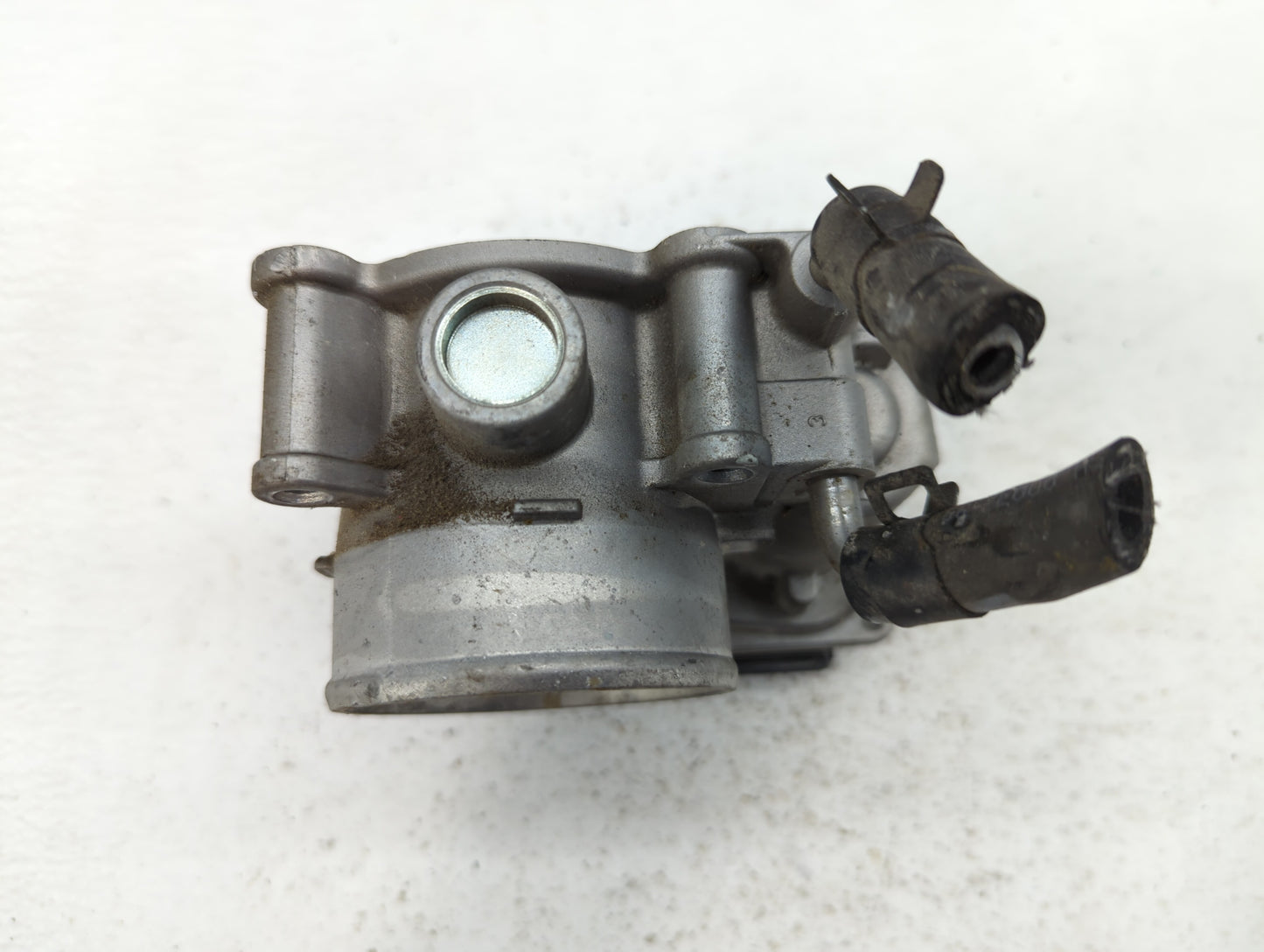 2013-2014 Hyundai Elantra Throttle Body P/N:35100-2Z000 Fits Fits 2012 2013 2014 2015 2016 2018 2019 2020 2021 OEM Used Auto