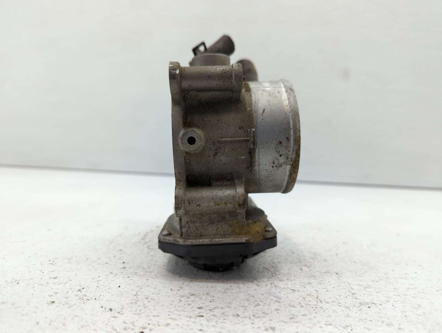 2013-2014 Hyundai Elantra Throttle Body P/N:35100-2Z000 Fits Fits 2012 2013 2014 2015 2016 2018 2019 2020 2021 OEM Used Auto