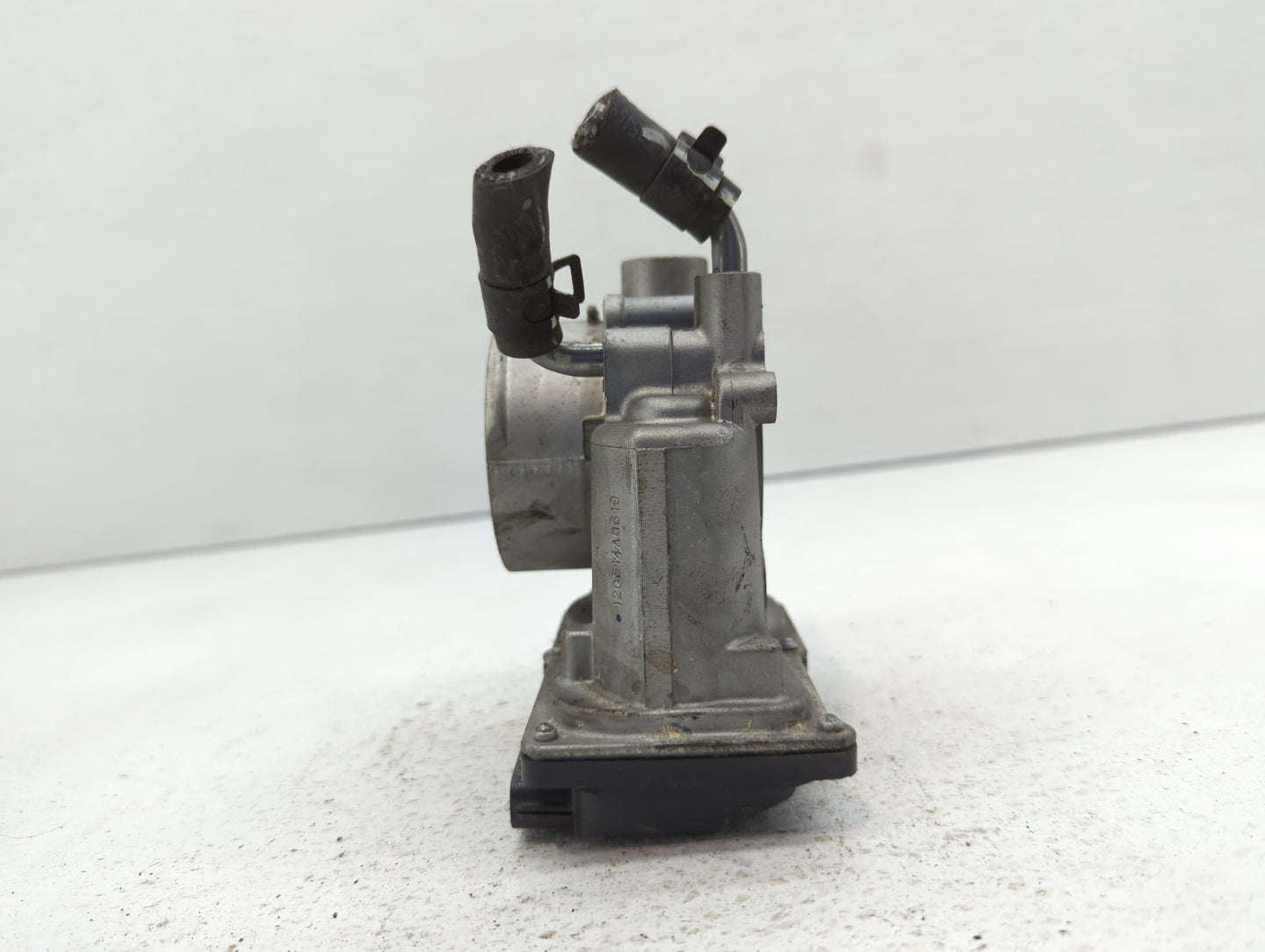 2013-2014 Hyundai Elantra Throttle Body P/N:35100-2Z000 Fits Fits 2012 2013 2014 2015 2016 2018 2019 2020 2021 OEM Used Auto