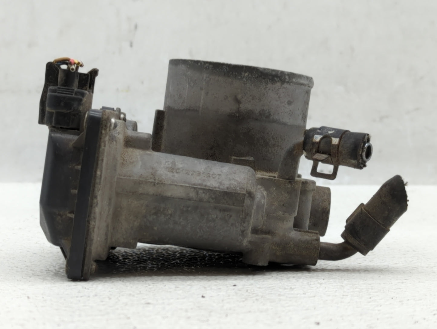 2013-2014 Hyundai Elantra Throttle Body P/N:35100-2E400 Fits Fits 2012 2013 2014 2015 2016 2018 2019 2020 2021 OEM Used Auto