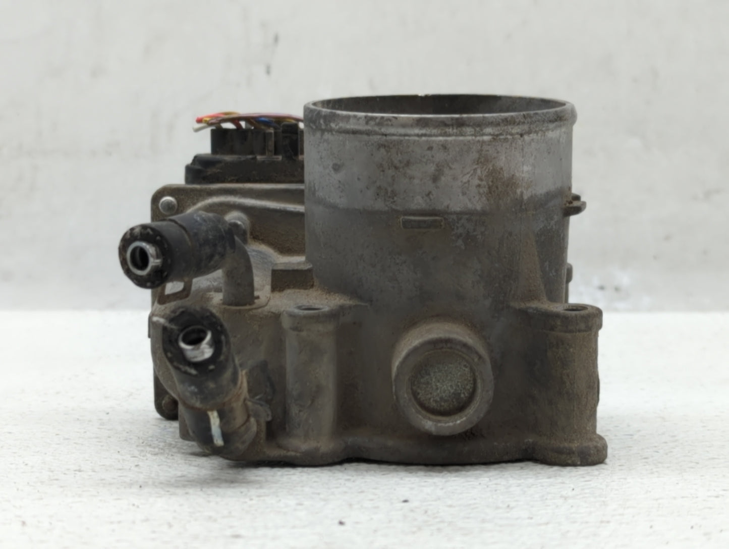 2013-2014 Hyundai Elantra Throttle Body P/N:35100-2E400 Fits Fits 2012 2013 2014 2015 2016 2018 2019 2020 2021 OEM Used Auto