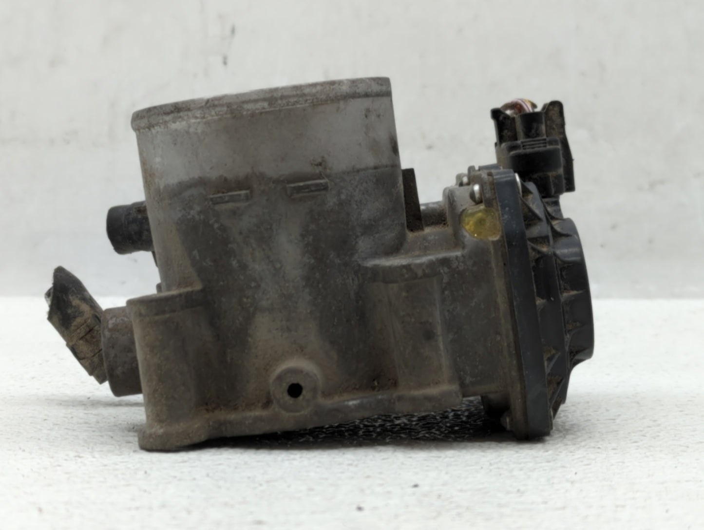 2013-2014 Hyundai Elantra Throttle Body P/N:35100-2E400 Fits Fits 2012 2013 2014 2015 2016 2018 2019 2020 2021 OEM Used Auto
